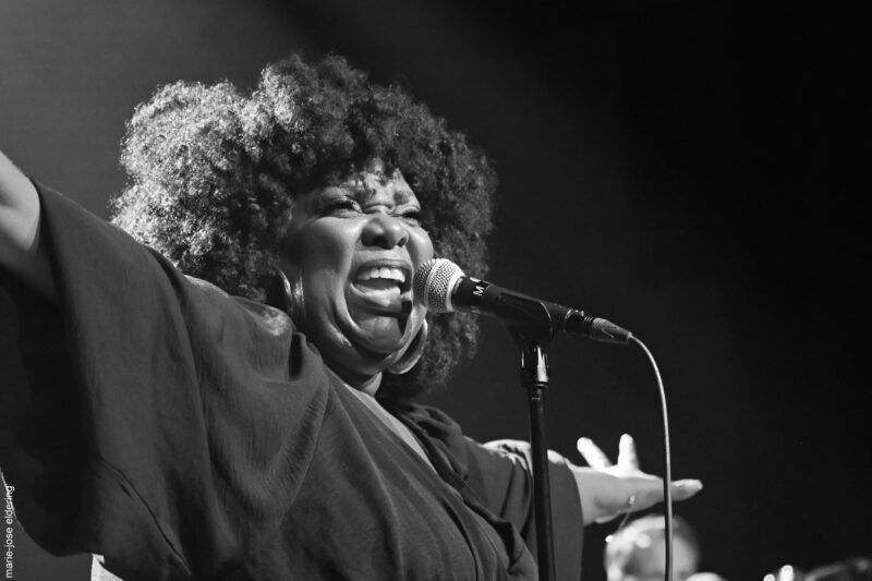 Michelle David & The True-Tones 1