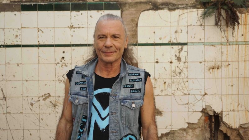 Bruce Dickinson in São Paulo for the Change Of Heart video